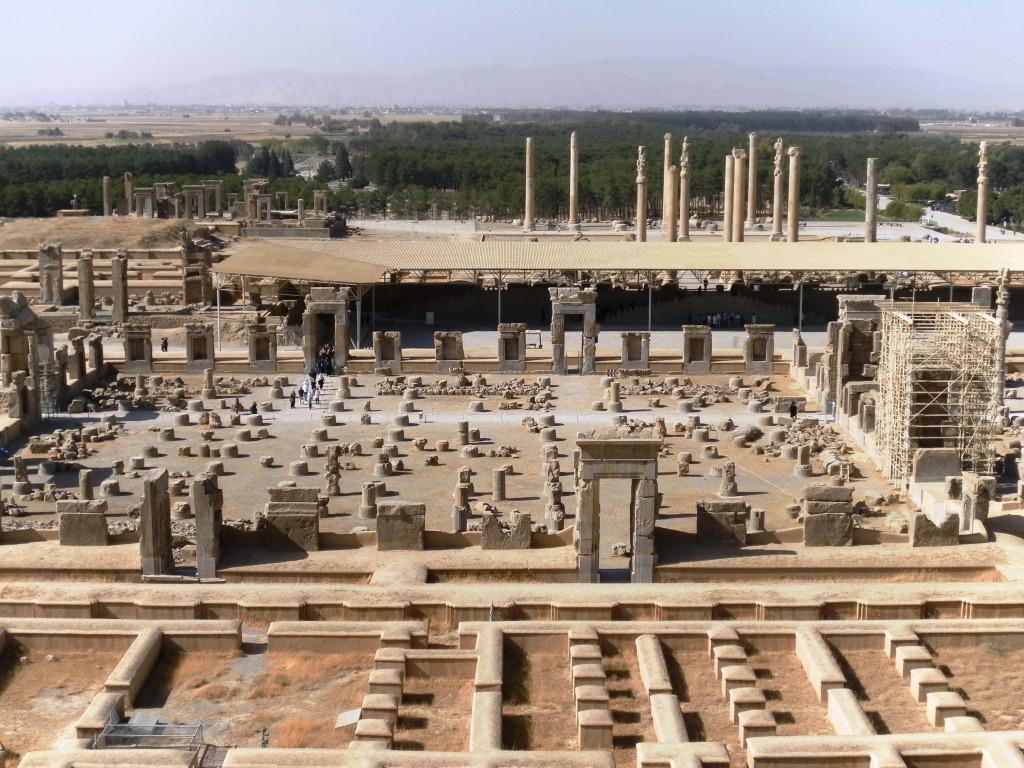 Apadana-hallintopalatsin raunioita Persepoliissa.